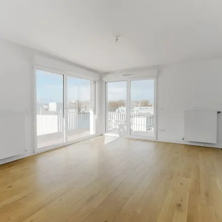 Rent this 3 bed apartment on boreales in Rue Médéric, 92110 Clichy