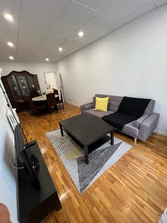 Rent this 6 bed apartment on Madrid in Lateral, Calle de Velázquez