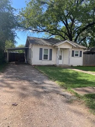 Rent this 2 bed house on 1025 South 15th Street in Abilene, TX 79602