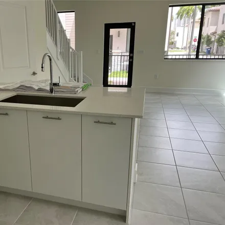 Image 6 - Northwest 83rd Passage, Doral, FL 33122, USA - Townhouse for rent