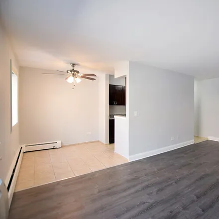 Image 4 - 6001 N Kenmore Ave, Unit 211 - Apartment for rent