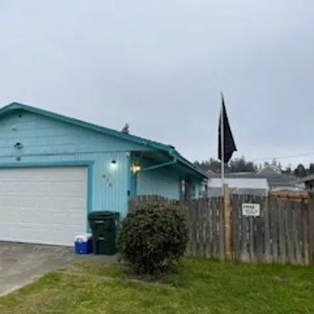 Buy this 3 bed house on 983 Sanford Street in Coos Bay, OR 97420