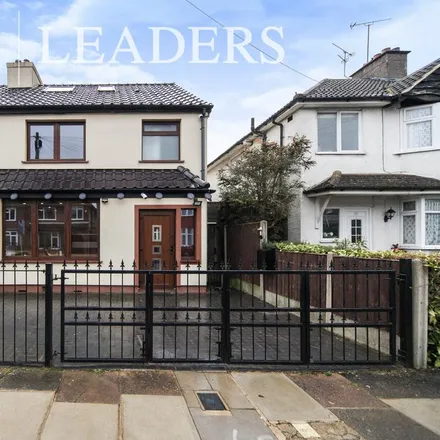 Rent this 5 bed duplex on 4 Mountfield Road in Luton, LU2 7JN
