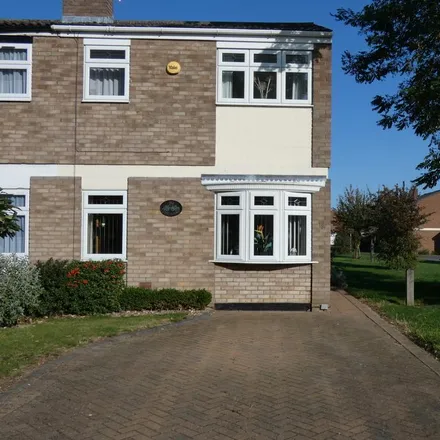 Rent this 3 bed duplex on The Links in Kempston, MK42 7LT