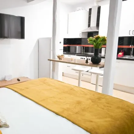 Rent this studio apartment on La Moda in Calle del Pez, 30