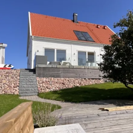 Rent this 6 bed house on Lulles Väg in 423 40 Göteborgs Stad, Sweden