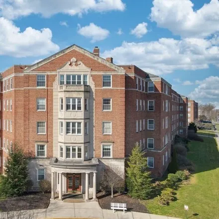 Buy this 3 bed condo on South Park Manor Condominiums in 13800 Fairhill Road, Shaker Heights