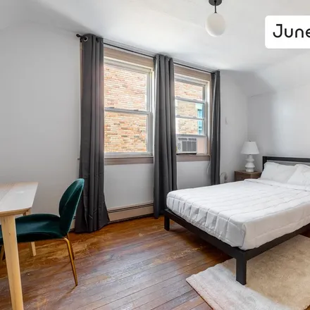 Rent this 3 bed room on 123 Washington Street