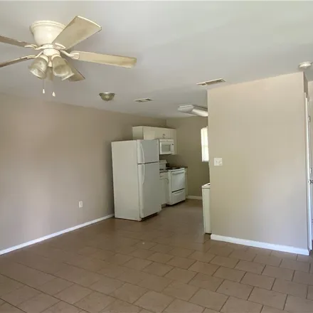 Image 2 - 1910 High Street, Fort Myers, FL 33916, USA - Duplex for rent