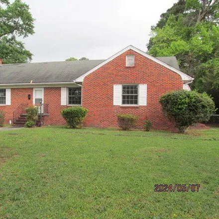 Buy this 3 bed house on 462 West 24th Street in Lumberton, NC 28358