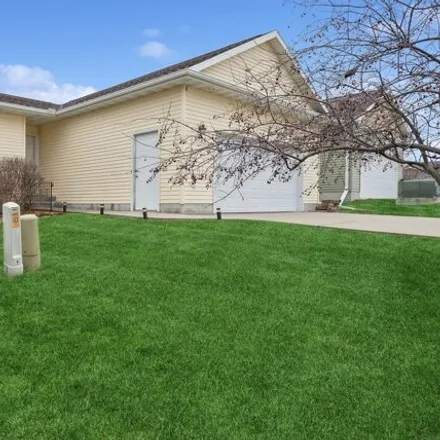 Buy this 4 bed house on 5756 Summerland Drive in Waterloo, IA 50701