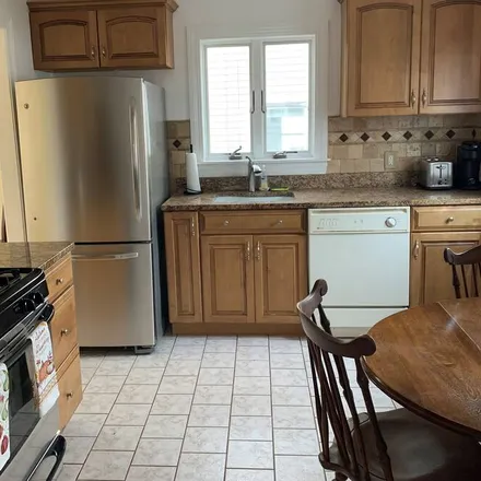 Rent this 3 bed house on Hamden