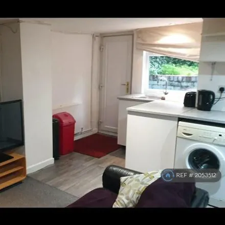 Rent this 4 bed townhouse on Beechwood View in Leeds, LS4 2LP