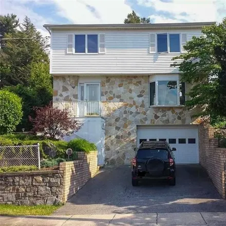 Rent this 3 bed house on 21 Read Avenue in Crestwood, City of Yonkers