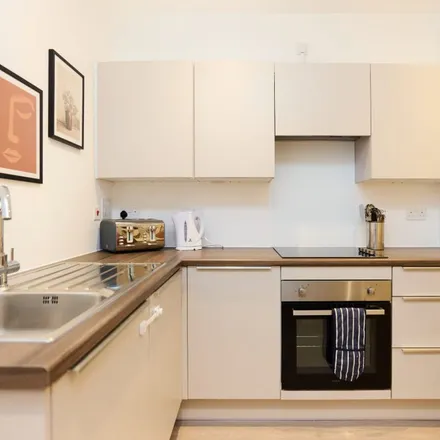 Rent this 2 bed apartment on Caithness Road in Lonesome, London