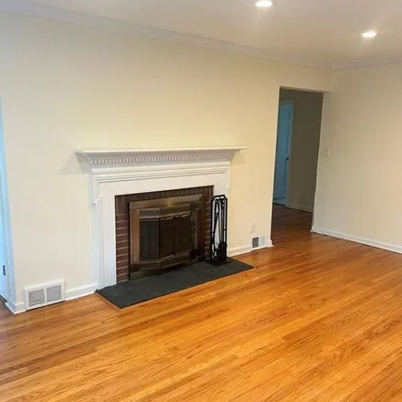 Rent this 4 bed apartment on 39 Wright Place in Village of Scarsdale, NY 10583