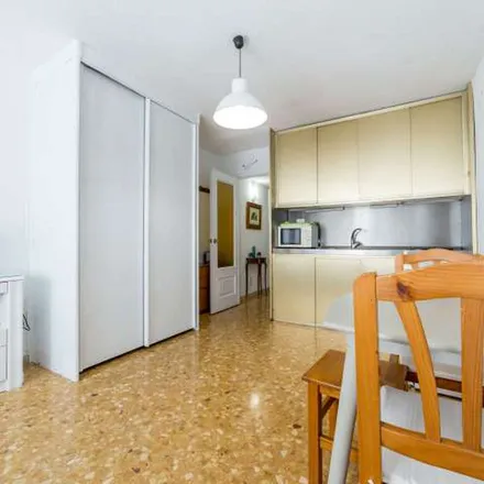 Rent this 1 bed apartment on Planta Baja in Carrer de Roger de Llòria, 19