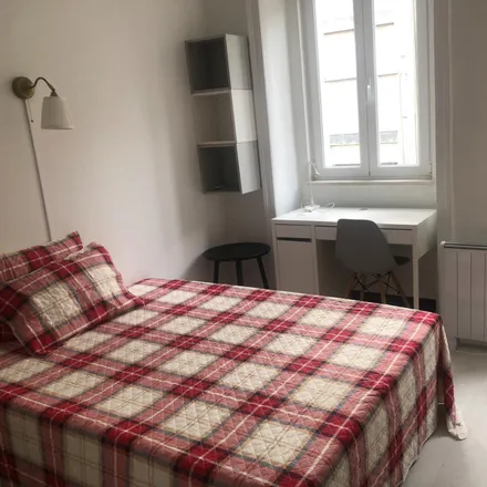 Rent this 3 bed room on Rua António Luís Inácio in 1900-462 Lisbon, Portugal