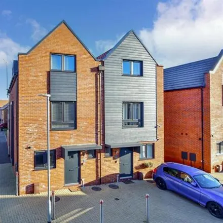 Buy this 3 bed duplex on Chalk Way in Portsmouth, PO6 1DW