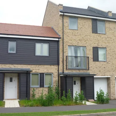 Rent this 4 bed townhouse on 90 Woodhead Drive in Cambridge, CB4 1YX