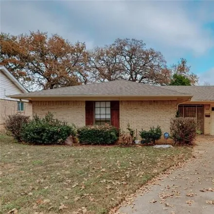Rent this 3 bed house on 986 Meadowbrook Drive in Grapevine, TX 76051