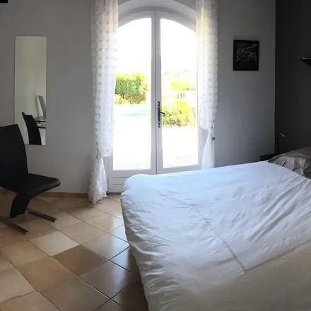 Rent this 4 bed house on Avenue de la CORNICHE D' AZUR in 83370 Fréjus, France