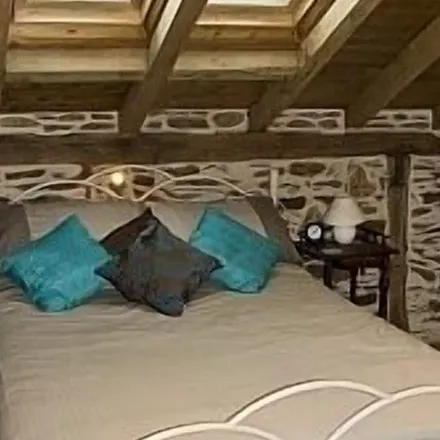 Rent this 1 bed townhouse on 24800 Saint-Martin-de-Fressengeas