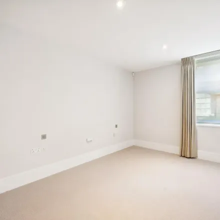 Image 2 - 30 Sloane Court West, London, SW3 4TE, United Kingdom - Apartment for rent