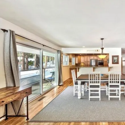 Image 8 - 2801 Oakland Avenue, South Lake Tahoe, CA 96150, USA - House for sale