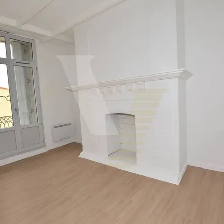 Rent this 4 bed apartment on Mairie de Béziers in Place Gabriel Péri, 34500 Béziers