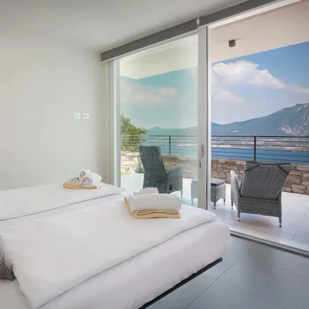 Rent this 5 bed house on Torri del Benaco in Via Gardesana, 37010 Albisano VR