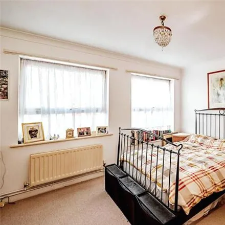Image 8 - Holly Court, Storrington, RH20 4PE, United Kingdom - Apartment for sale