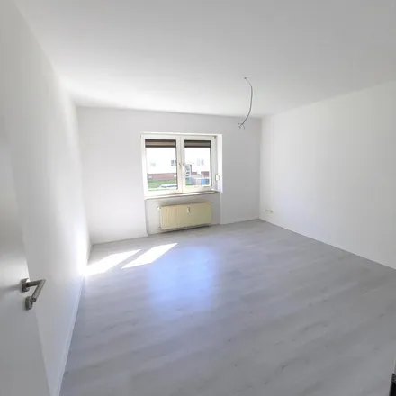 Rent this 3 bed apartment on GutsMuthsweg 9 in 39112 Magdeburg, Germany