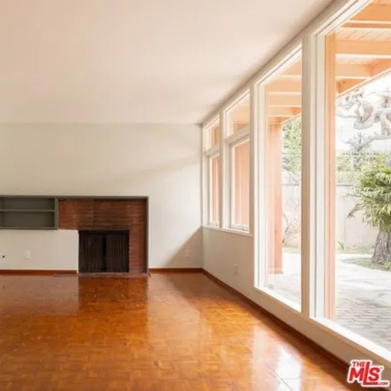Image 9 - 3532 Beethoven Street, Los Angeles, CA 90066, USA - House for sale