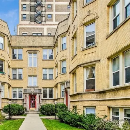 Buy this 3 bed condo on 6811-6819 North Lakewood Avenue in Chicago, IL 60626