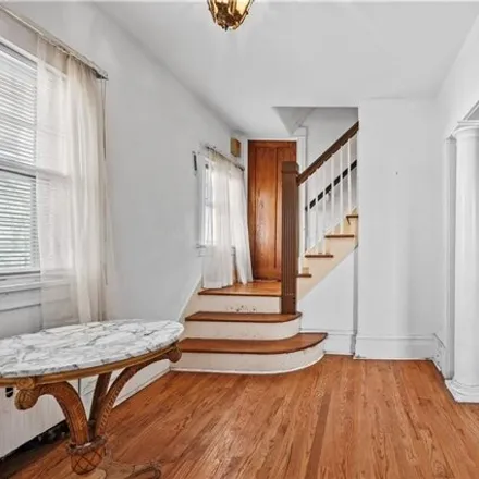 Image 3 - 472 Warburton Avenue, City of Yonkers, NY 10701, USA - House for sale