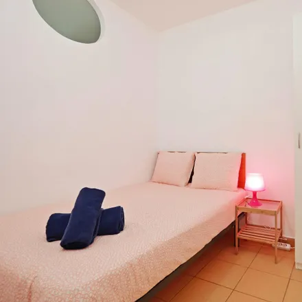 Rent this 2 bed room on Carrer dels Metges in 14, 08003 Barcelona