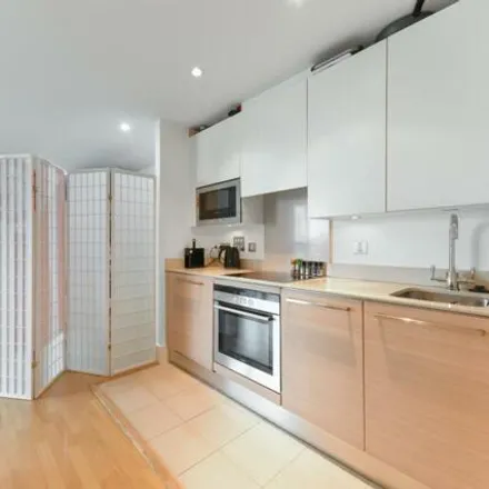 Image 4 - Kestrel House, 2 Nine Elms Lane, London, SW8 2AU, United Kingdom - Loft for sale