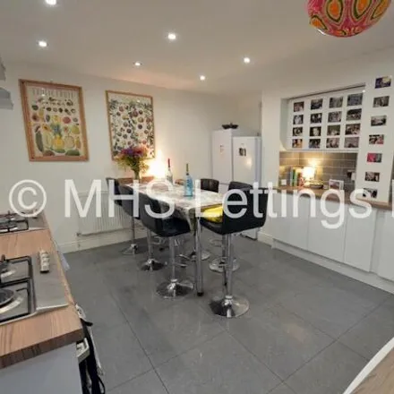 Image 4 - Maple Chase, Leeds, LS6 1FP, United Kingdom - Townhouse for rent