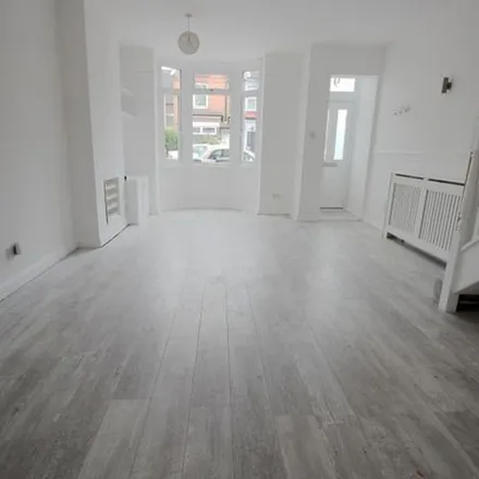 Rent this 3 bed duplex on The View in London, SE2 0DX