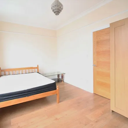 Rent this 1 bed apartment on Park Parade in Harlesden Jubilee Clock, High Street Harlesden