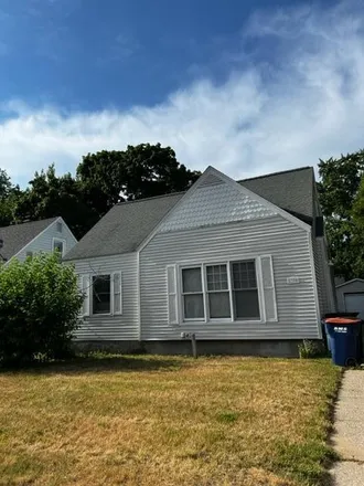 Buy this 3 bed house on 1330 West Summit Avenue in Roosevelt Park, Muskegon County