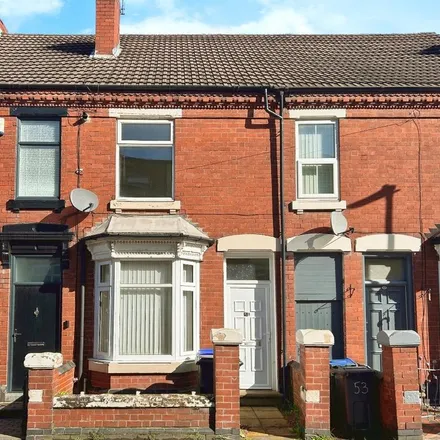 Rent this 3 bed townhouse on Compton Road in Cradley Heath, B64 5BB