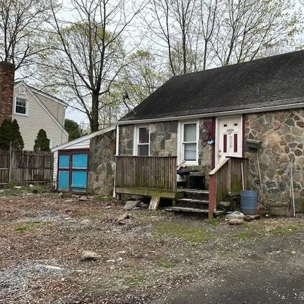 Buy this 1 bed house on 6 Stevens Road in Clinton, CT 06413