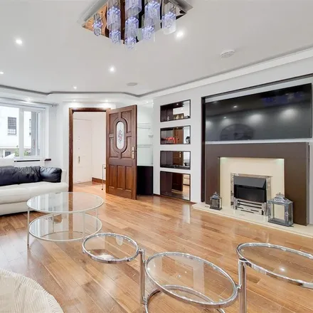 Rent this 4 bed house on 9 Stanhope Place in London, W2 2HL