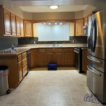 Image 6 - 11490 Village Drive, Sterling Heights, MI 48312, USA - Apartment for rent