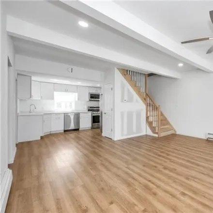 Image 8 - 28A 3rd Avenue, New York, NY 10465, USA - Apartment for sale