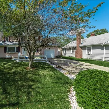 Image 2 - 35923 Portage Drive, Chagrin Harbor, Eastlake, OH 44095, USA - House for sale