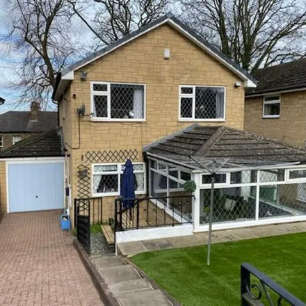 Buy this 5 bed house on Chestnut Grove in Calverley, LS28 5TN