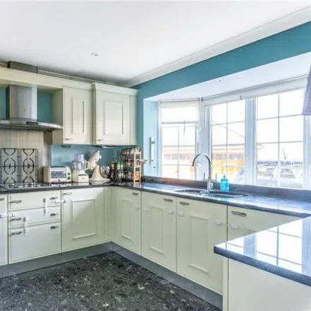 Image 2 - Winchester Close, London, BR2 0PX, United Kingdom - Townhouse for sale